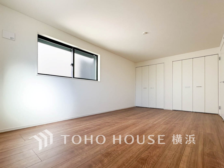 過ぎ行く時間をゆったりと感じることができる落ちついたプライベートルーム。リビングで楽しく過ごした後はゆっくり寛ぎの時間を満喫できます。静かな環境でリラックスタイムを愉しんで。