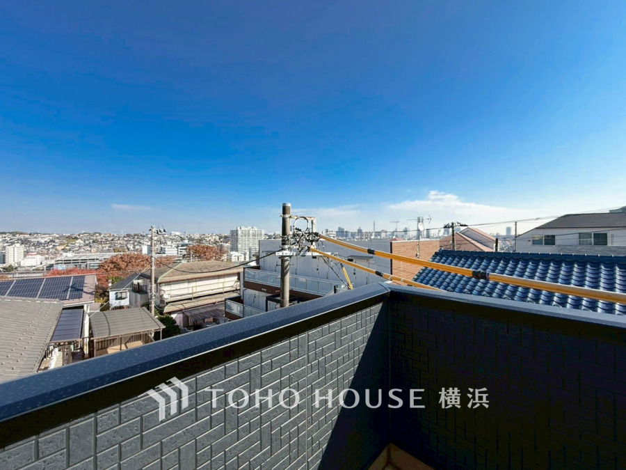 この開放感ある眺望と共に閑静な住宅街の季節感を演出する四季折々の変化を楽しめる心地よい場所となることでしょう