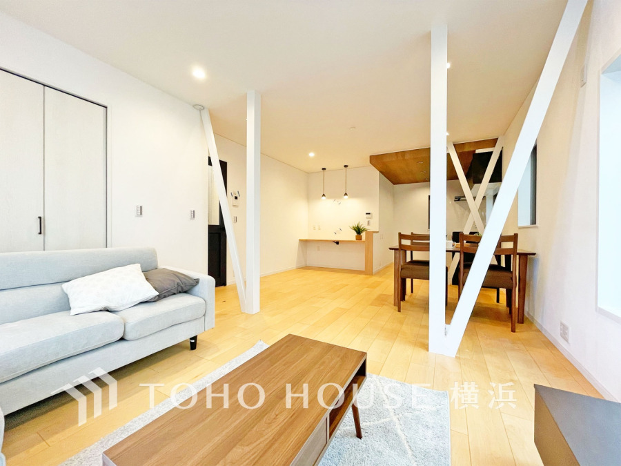 たくさんの想いが美しいカタチに彩られた時、そこにはひと時のくつろぎが生まれ、ゆっくりと愛着が育まれていきます。