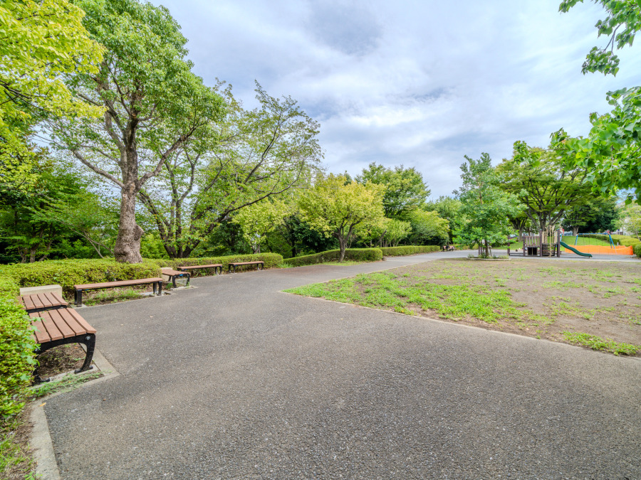 西が岡公園　約500ｍ