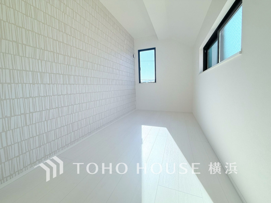 ２面採光の明るく爽やかな空間。プライベートな自分時間を快適に過ごせるお部屋です。
