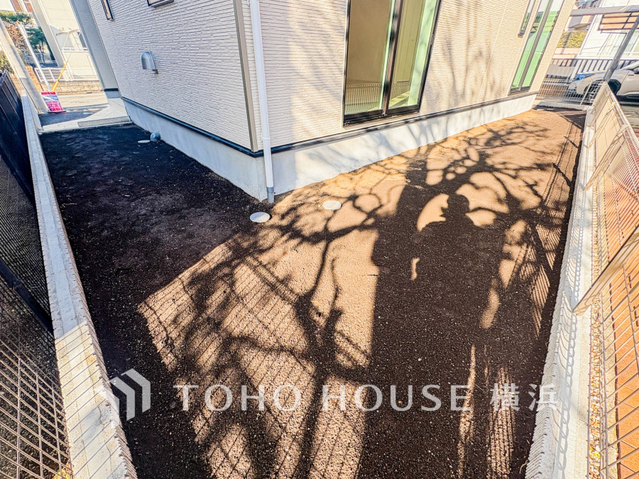 たっぷり降り注ぐ日差しの下バーベキューを楽しんだり、大切な家族やペットと楽しく安らぐ休日を過ごせそうですね。