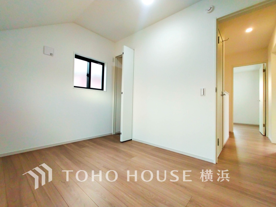 1日の疲れを癒し、心地よく寛げるようゆったりとした広さを確保しています。プライベートタイムをより優雅に穏やかに…。落ち着いた雰囲気を紡ぎます。