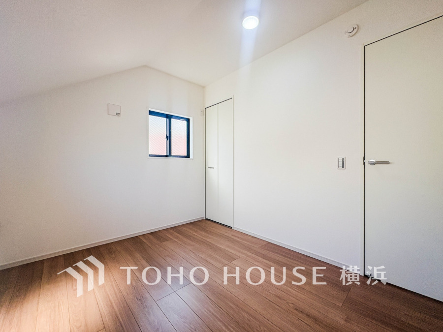 過ぎ行く時間をゆったりと感じることができる落ちついたプライベートルーム。リビングで楽しく過ごした後はゆっくり寛ぎの時間を満喫できます。静かな環境でリラックスタイムを愉しんで。