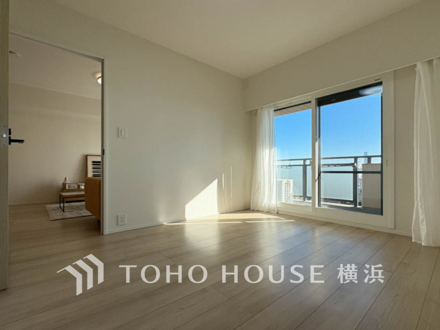 快適に過ごす条件は、一人ひとり違います。飾リ過ぎないシンプルな内装と偏り過ぎないデザインで統一しております。居住していく中でオーナー様だけの【マイホーム】に創り上げて下さい。