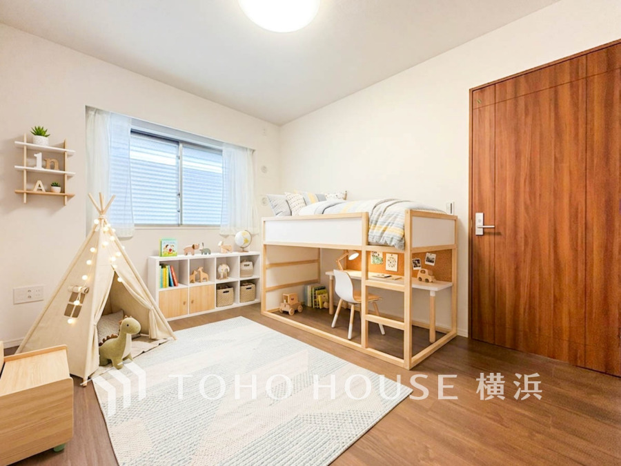 1日の疲れを癒し、心地よく寛げるようゆったりとした広さを確保しています。プライベートタイムをより優雅に穏やかに…。※生成AIによるイメージです。家具・小物は販売価格に含まれません。