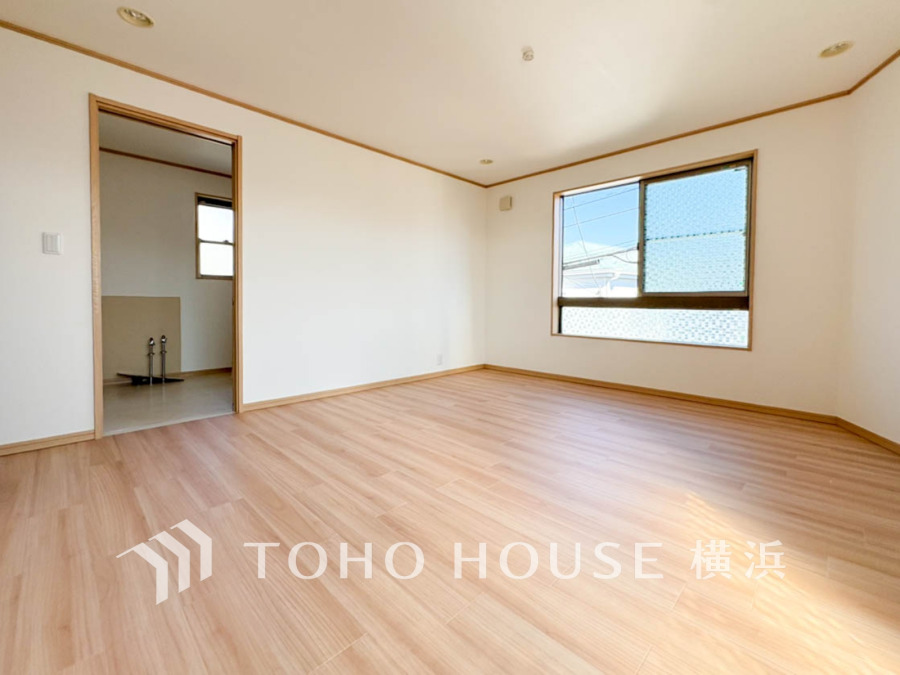 快適に過ごす条件は、一人ひとり違います。飾リ過ぎないシンプルな内装と偏り過ぎないデザインで統一しております。居住していく中でオーナー様だけの【マイホーム】に創り上げて下さい。