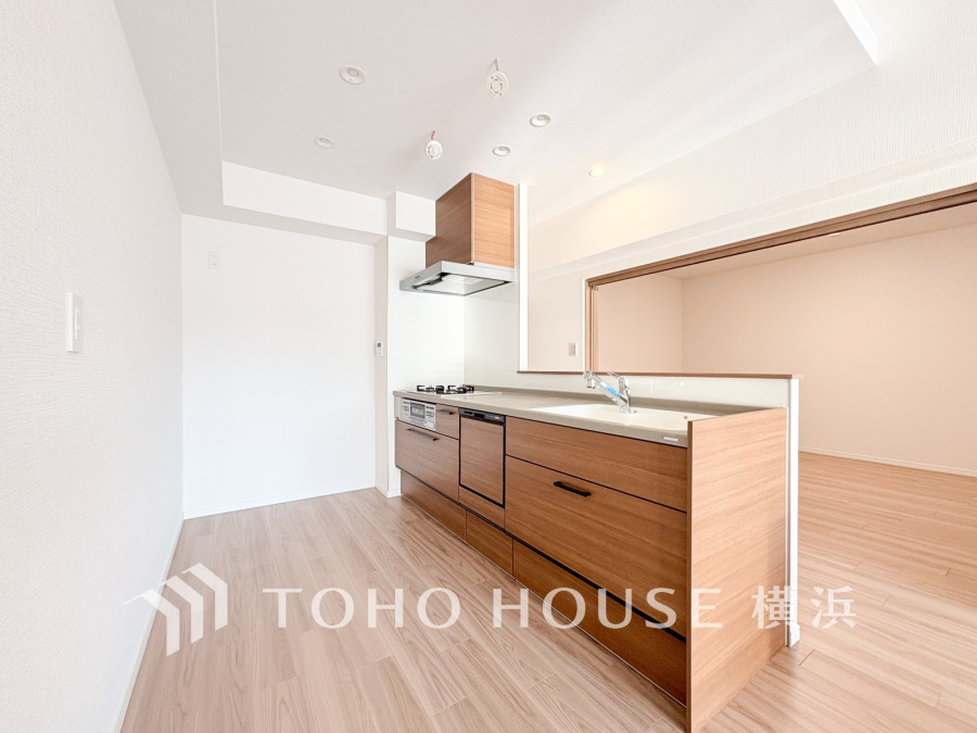 新規交換されたシステムキッチンは快適な機能を搭載。充分な広さも確保したキッチン空間です。
