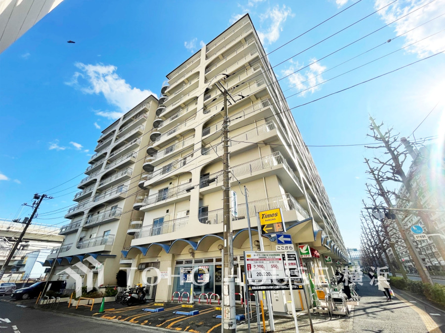 1階部分にスーパーがあり毎日の暮らしも快適に。充実のビッグコミュニティです。