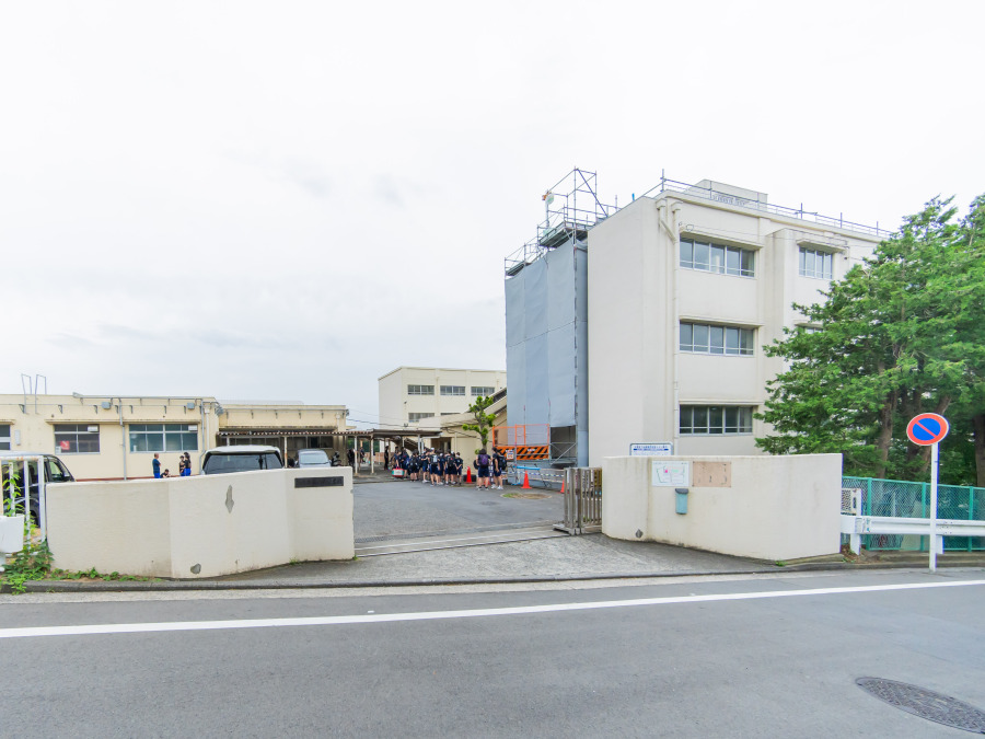 横浜市立山内中学校　約1,100ｍ