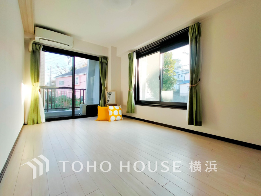 過ぎ行く時間をゆったりと感じることができる落ちついたプライベートルーム。リビングで楽しく過ごした後はゆっくり寛ぎの時間を満喫できます。静かな環境でリラックスタイムを愉しんで。