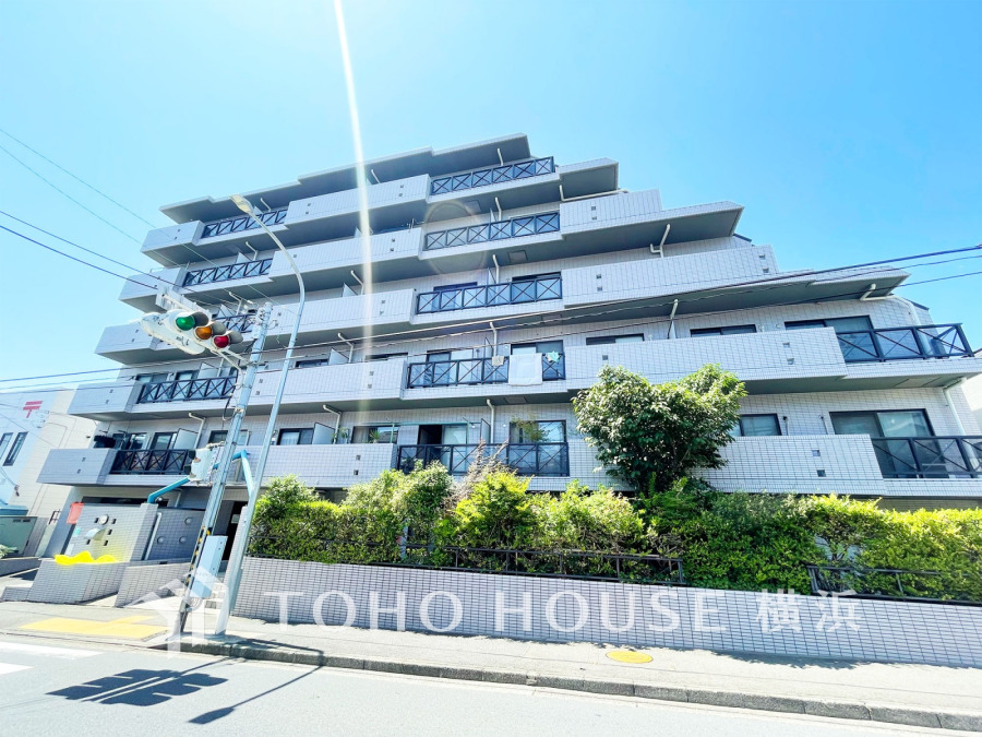 街に溶け合う美しい景観を生み出しているにも関わらず、採光や風通しを考えて設計された間取り。外観だけでなく、そこに住まうご家族の心地よさが最優先されますように。 