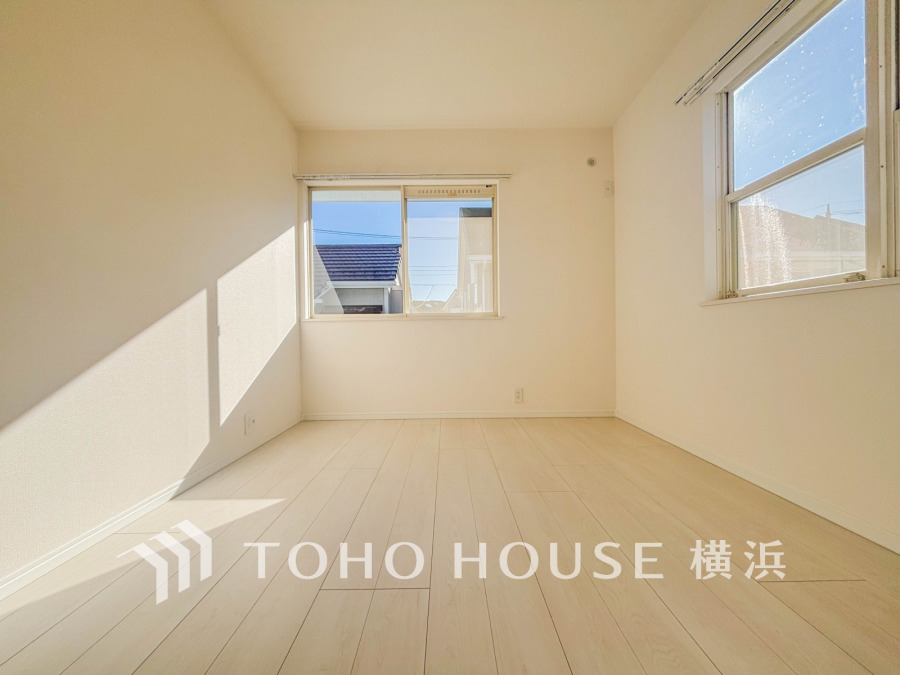 ２面採光の居室は、十分な明るさを取り入れ心地よい風を提供します。