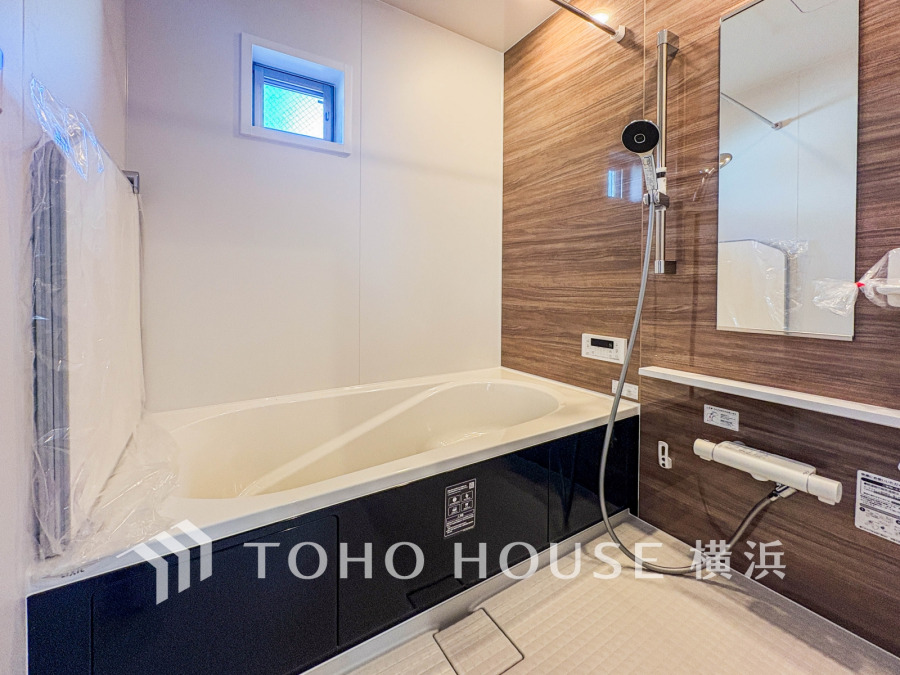 掃除のしやすさ・収納の便利さなど、おふろを使う人、お手入れする人、みんなにとっての「しあわせ性能」を追求したバスルームを採用いたしました。