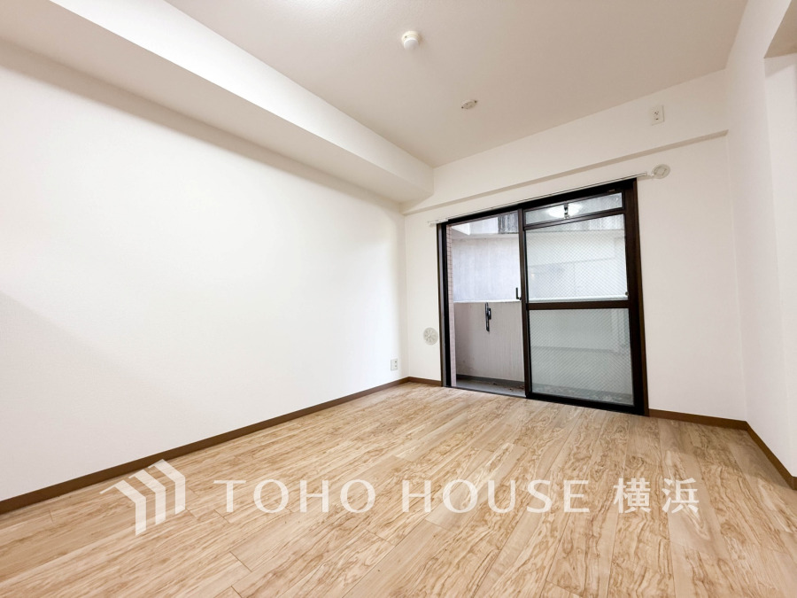 ここにはみんなが集い、食事と楽しい会話が始まる。話に夢中になりすぎて、ついつい時を忘れてしまう。そんな束の間の幸せを感じさせてくれる場所。