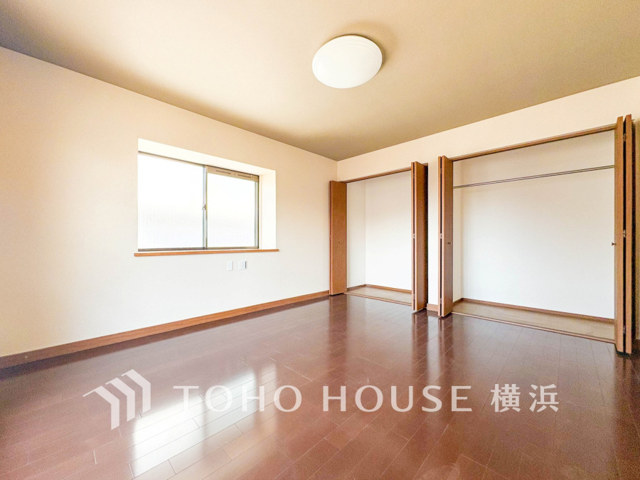 快適に過ごす条件は、一人ひとり違います。飾リ過ぎないシンプルな内装と偏り過ぎないデザインで統一しております。居住していく中でオーナー様だけの【マイホーム】に創り上げて下さい。