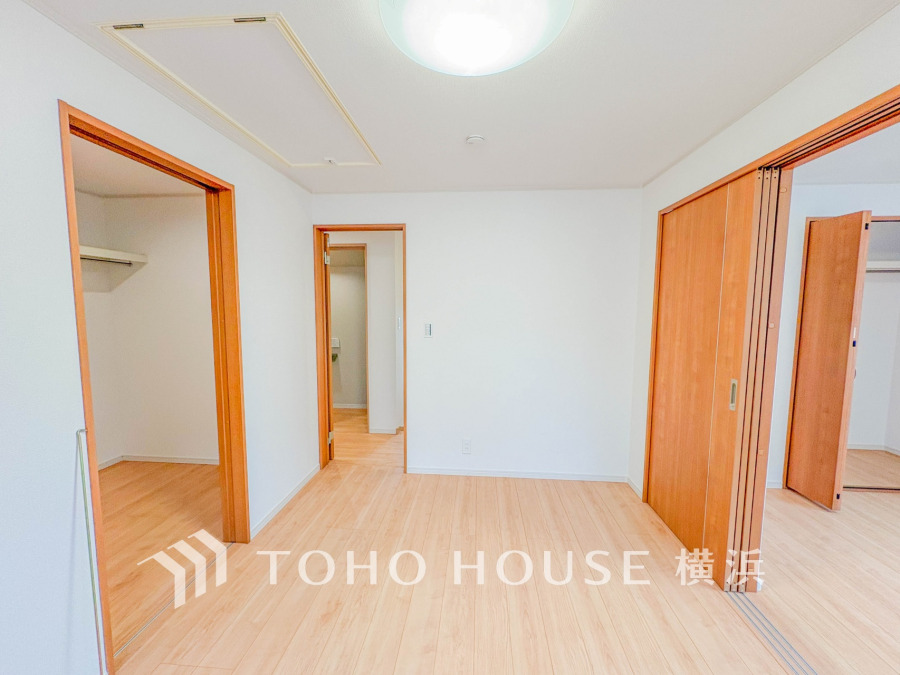 6帖の洋室は隣室と一体利用可能。大容量の約3.7帖のWIC付きでお部屋もすっきりと片付きます。