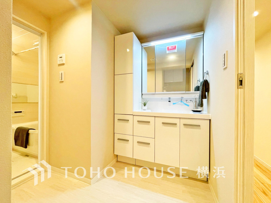 一日の始まりと終わりを心地よく演出してくれる、多彩な機能が備えられたパウダールーム。心地よいリフレッシュ空間です。