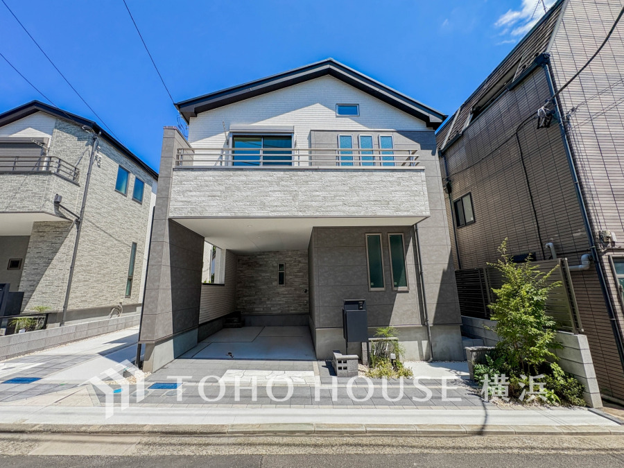 穏やかな風と陽光を導き、プライバシーに配慮された設計プランを採用し、居住性を一段と心地よいものにしています。周辺環境とのコラボレーションにより明るく開放的な空間を演出。