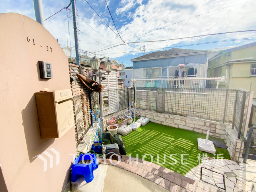 たっぷり降り注ぐ日差しの下バーベキューを楽しんだり、大切な家族やペットと楽しく安らぐ休日を過ごせそうですね。