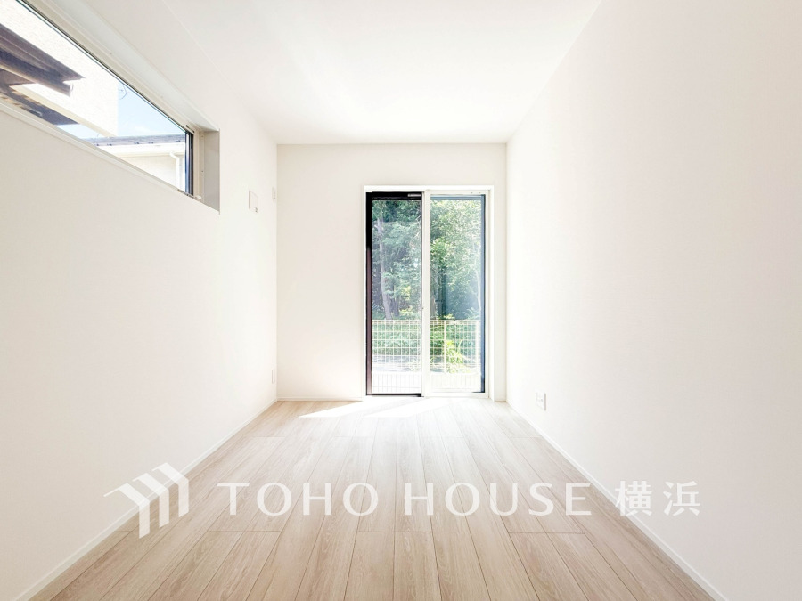 ２面採光の居室は、十分な明るさを取り入れ心地よい風を提供します。
