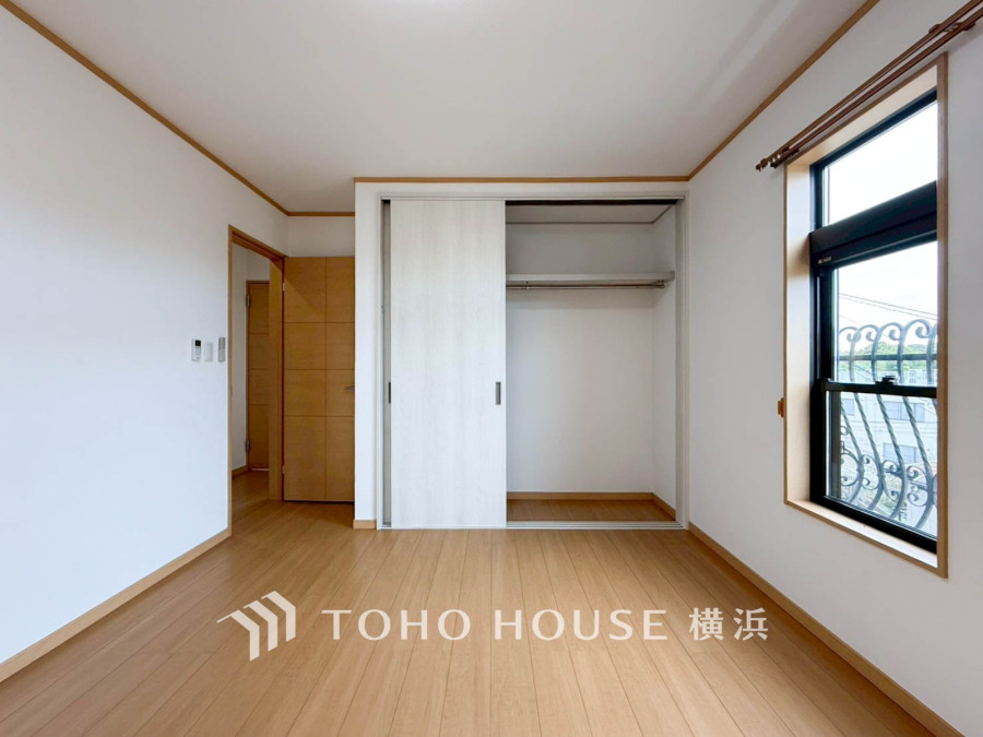 過ぎ行く時間をゆったりと感じることができる落ちついたプライベートルーム。リビングで楽しく過ごした後はゆっくり寛ぎの時間を満喫できます。静かな環境でリラックスタイムを愉しんで。