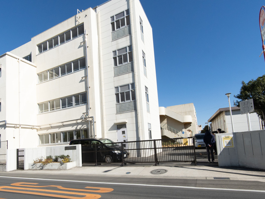 横浜市立原中学校　約700ｍ