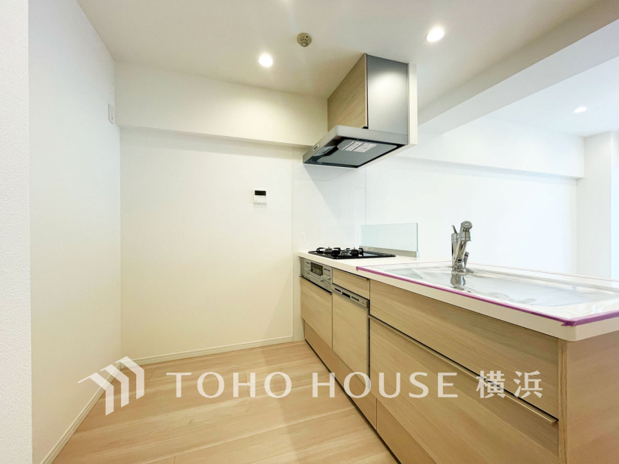 新規交換されたキッチンは、食洗機・浄水器付き。美しさと機能性が一つになったキッチンです。
