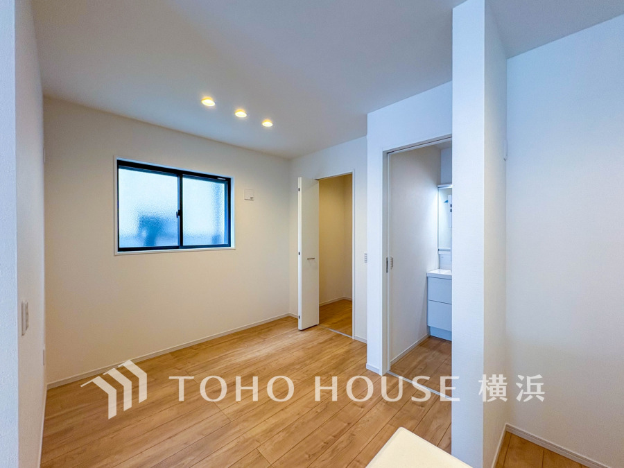 お客様の求める本当の“住み心地”とは何なのか。そのための一手間一工夫を惜しみません。街並みや周辺の環境に呼応しながら、美しく、そして毎日の暮らしを考慮した機能性の高い住まい。
