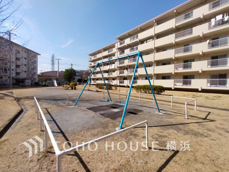 大型コミュニティは住まいのみならず、街並みを形成します。綺麗に整備された植栽と、優れたデザイン性を誇る中庭が、暮らしに上質な快適性を齎してくれます。