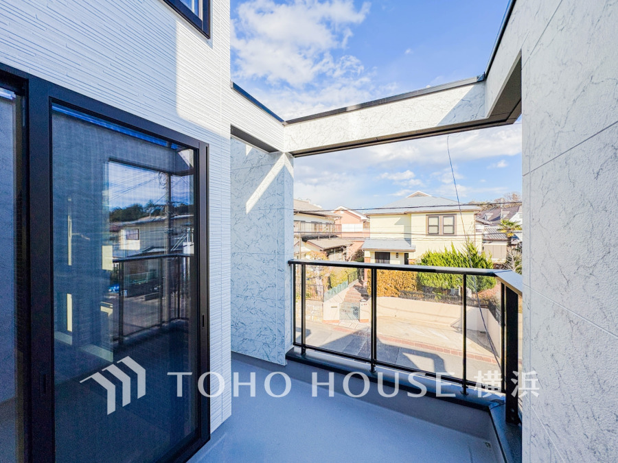 太陽に愛された邸は、陽当り・通風に優れた魅力的で快適さを追求した邸宅でした。ここに住むからこそ意味がある。