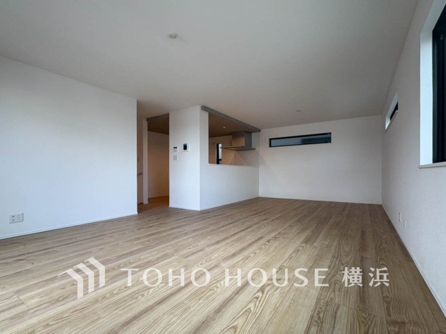 ここにはみんなが集い、食事と楽しい会話が始まる。話に夢中になりすぎて、ついつい時を忘れてしまう。そんな束の間の幸せを感じさせてくれる場所。