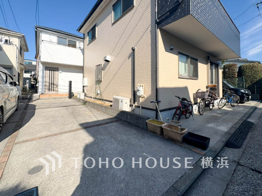 カースペースは、車種によりますが2台駐車可能！ゆとりある空間を確保し、来客時なども安心感が持てそう。