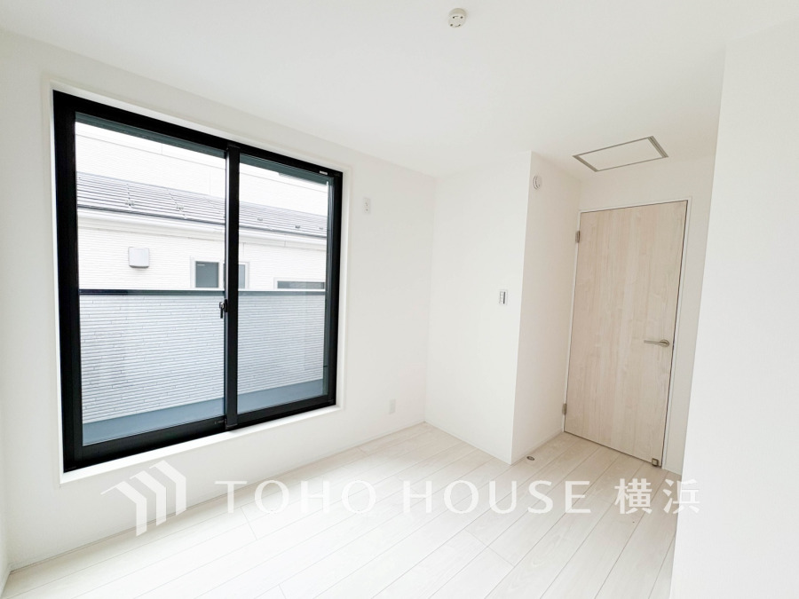 過ぎ行く時間をゆったりと感じることができる落ちついたプライベートルーム。リビングで楽しく過ごした後はゆっくり寛ぎの時間を満喫できます。静かな環境でリラックスタイムを愉しんで。