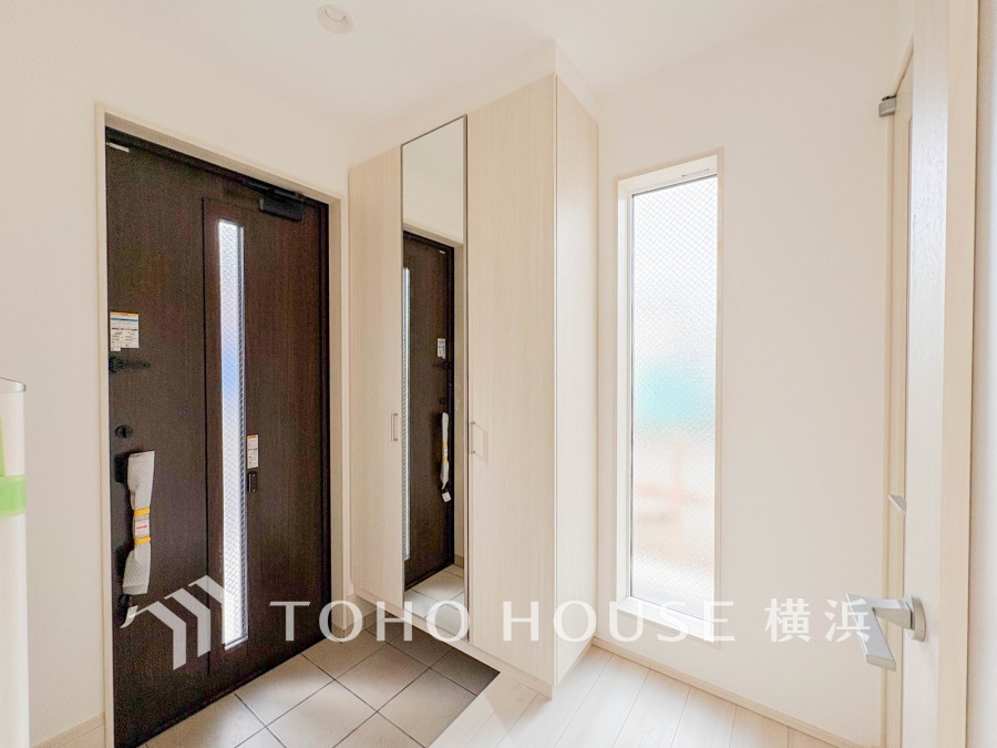 居住者の帰り、訪れる方を優しく迎え、やすらぎに満ちた生活空間を予感させる。健やかな暮らしを楽しめそう。