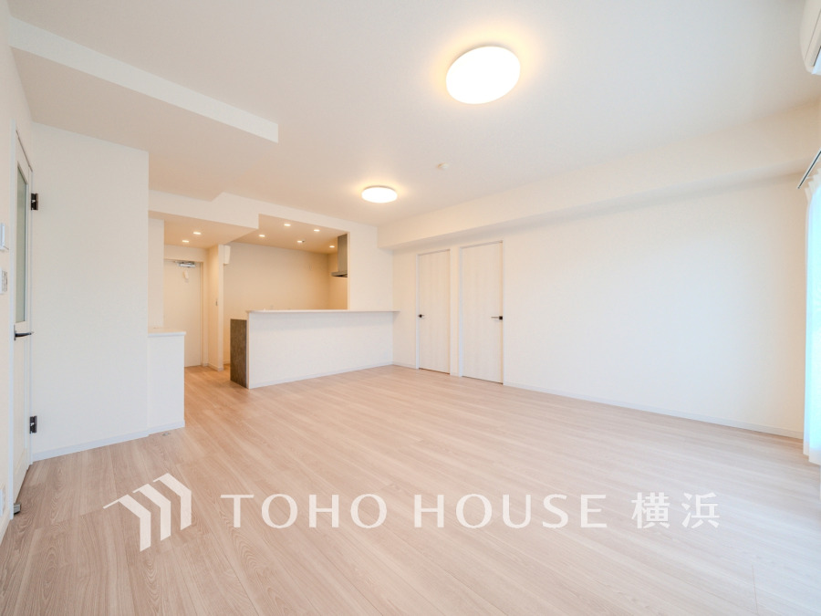 LDKは広々19.2帖！床暖房完備！南向きの大きな窓からたっぷりと光が入る明るい空間です。
