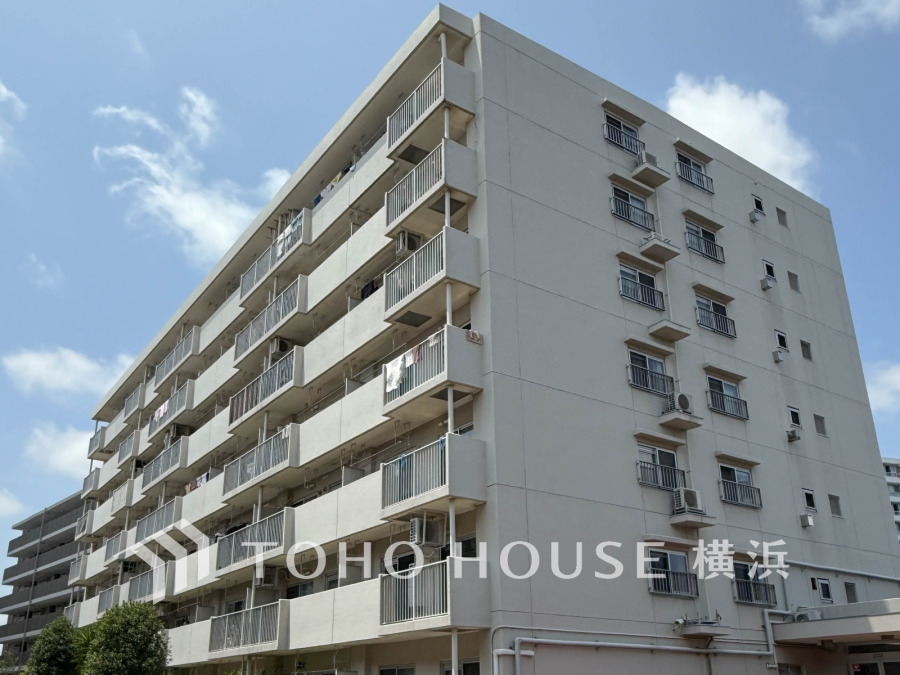 住む人を映し出す洗練された佇まいは、いつまでも輝き続けながらいつしか街の風景に溶け込んでいきます。
