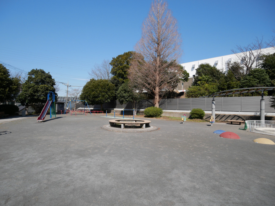 名瀬内久根公園まで　約450ｍ