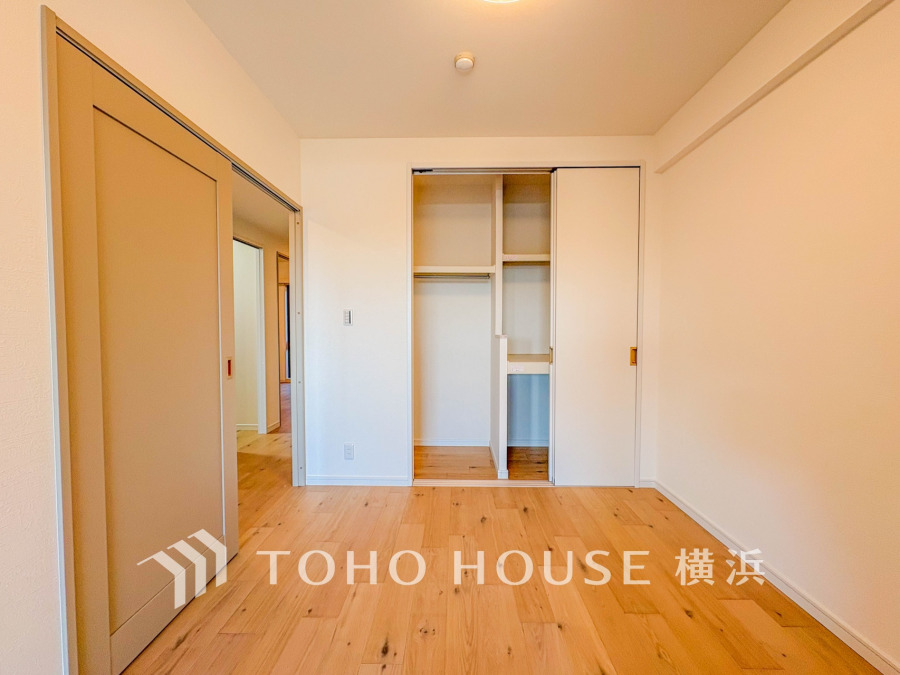 ゆとりと収納を確保した洋室。自分時間を充実させながら心豊かなひとときを過ごすための大切な空間です。
