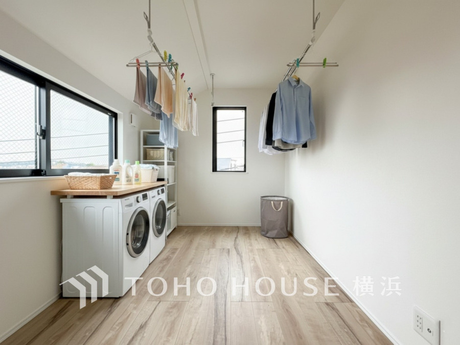 3階洋室には室内物干し付き。居室として利用するのはもちろん、ランドリールームとして利用しても便利な空間になりそう。（家具はCGです）