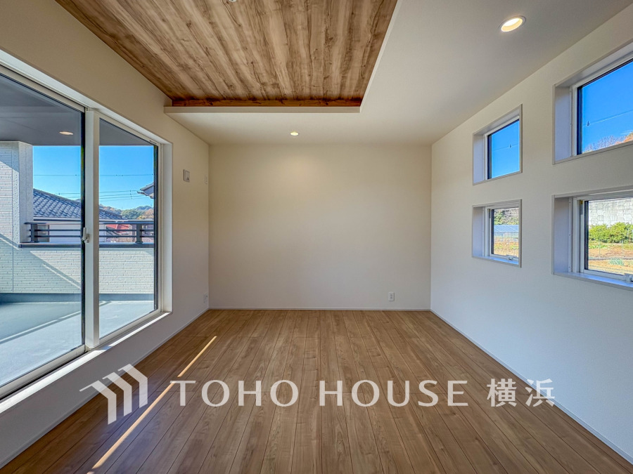 快適に過ごす条件は、一人ひとり違います。飾リ過ぎないシンプルな内装と偏り過ぎないデザインで統一しております。居住していく中でオーナー様だけの【マイホーム】に創り上げて下さい。