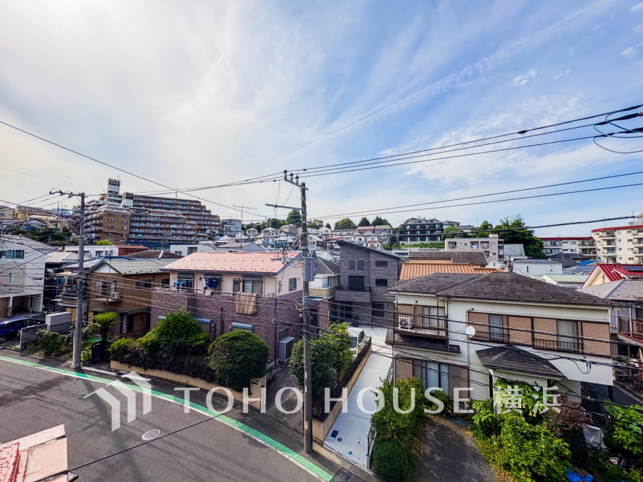 この開放感ある眺望と共に閑静な住宅街の季節感を演出する四季折々の変化を楽しめる心地よい場所となることでしょう。