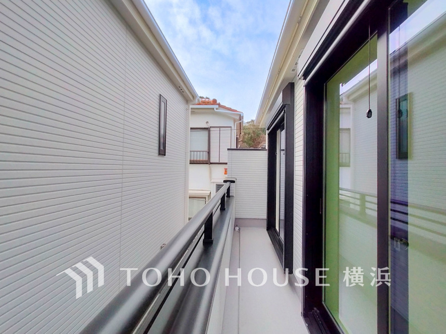 気持ちのいい空が見渡せるバルコニー。爽やかな風を感じて、心躍る素敵な暮らしがはじまります。
