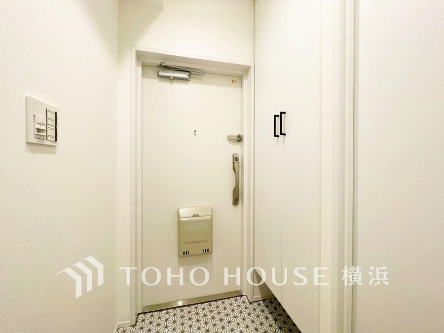 トールサイズのシューズボックスを設置した玄関スペース。