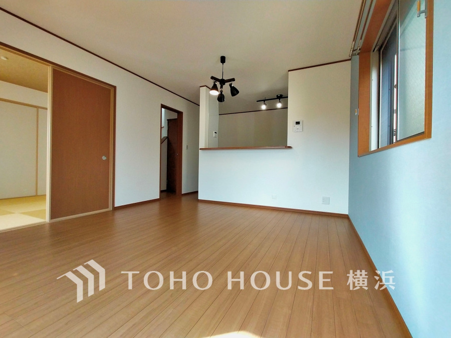 和やかで洗練された空間の演出。寛ぎとコミュニケーションを育む居心地のよい場所。