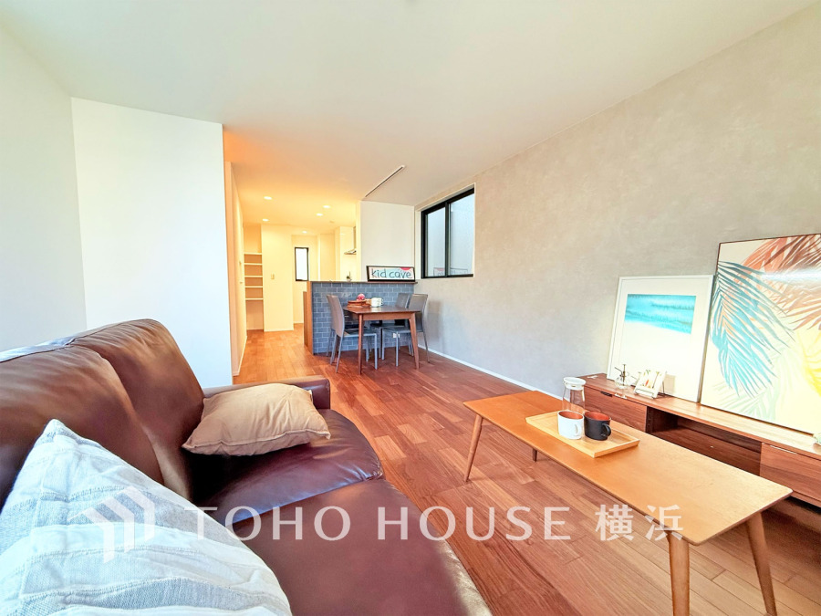 オープンでのびやかな空間を生み出す、こだわりの「広がり」と「ゆとり」。家族と過ごす時間を大切にした住空間♪