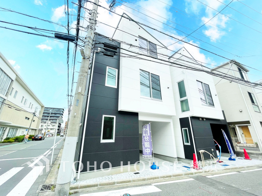 街に溶け合う美しい景観を生み出しているにも関わらず、採光や風通しを考えて設計された間取り。外観だけでなく、そこに住まうご家族の心地よさが最優先されますように。 
