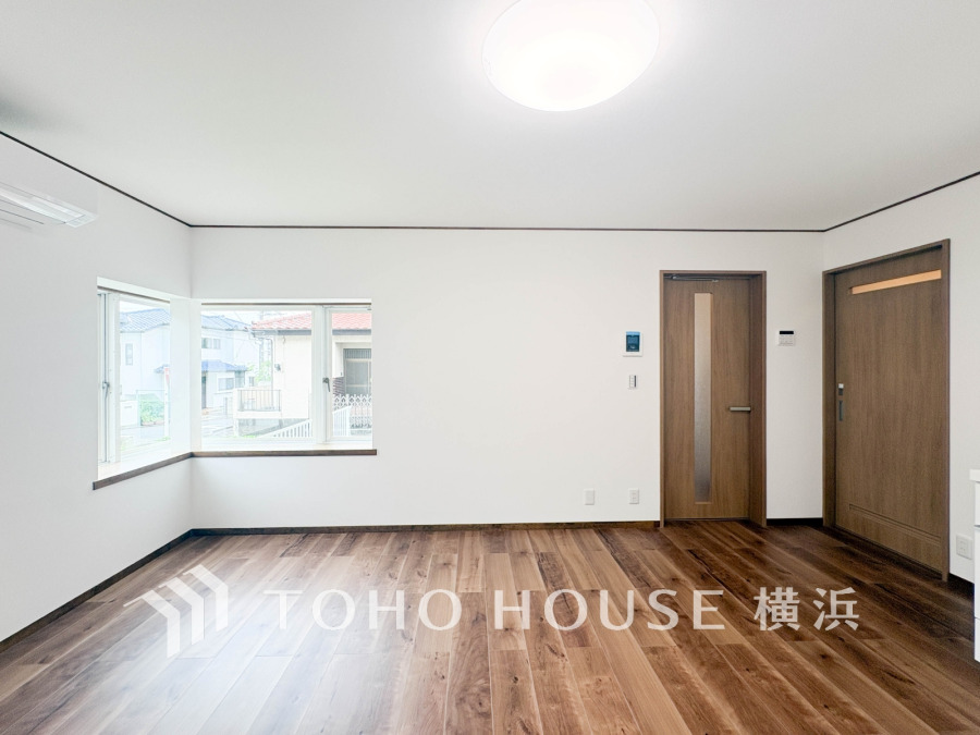 家族と過ごすひと時を溢れる光が優しく包み込むリビングダイニング。家族とともに、心穏やかに過ごすひととき。家族との時間、自分の時間を大切にできる空間がここにあります。

