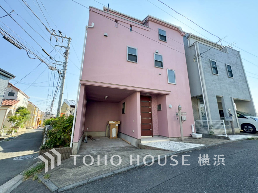 爽やかな青空の下に贅沢なほどに降り注ぐ陽光、豊かな居住性と、クオリティが見事に調和した住空間は、住まうことの喜びを感じさせてくれます。 