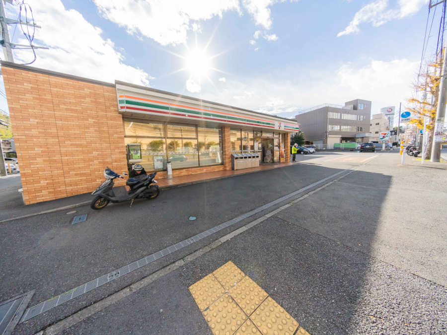 セブン-イレブン 横浜日野南2丁目店　約800ｍ